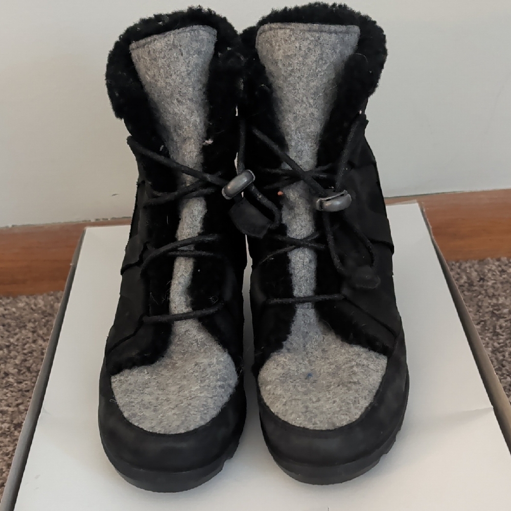 Sorel Black and Gray Fleece-Lined Heeled Boots